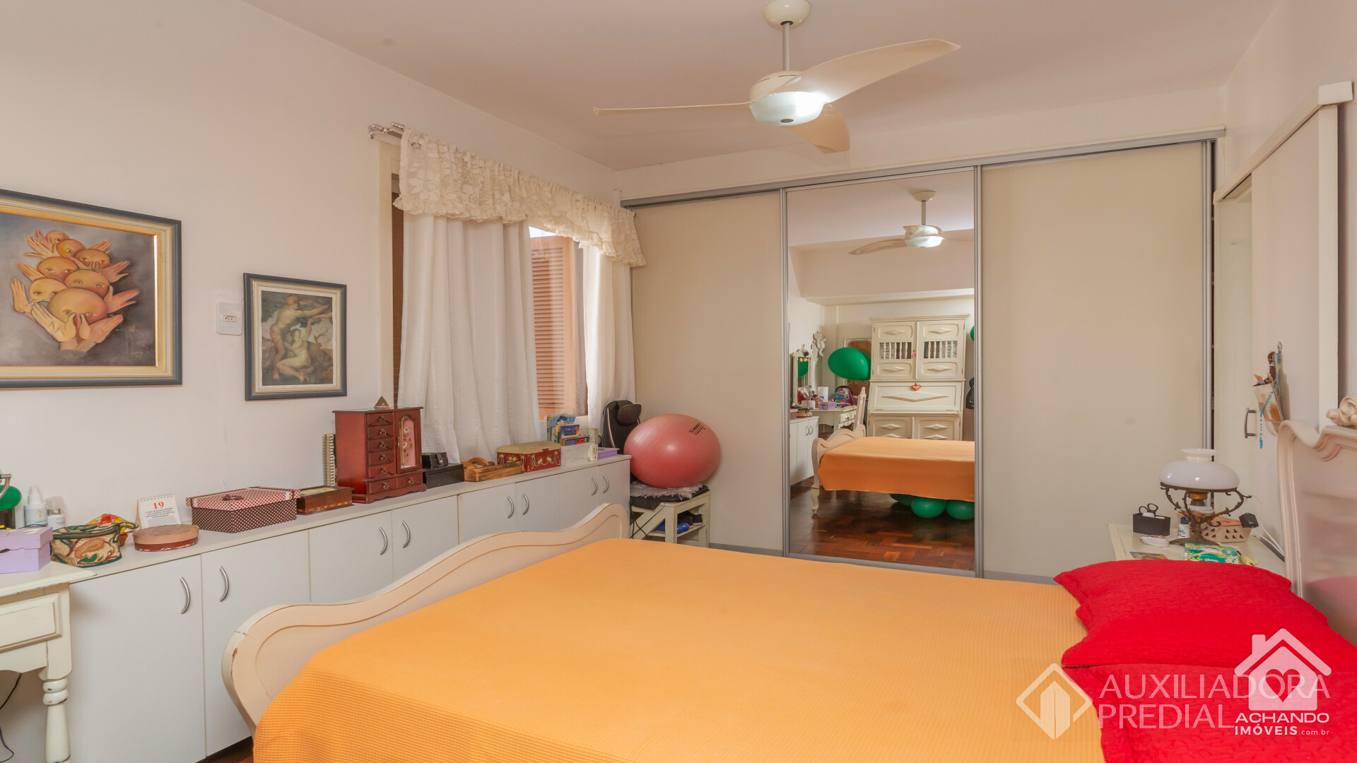 Apartamento no  Bom Fim de 2 dormitórios 84m2