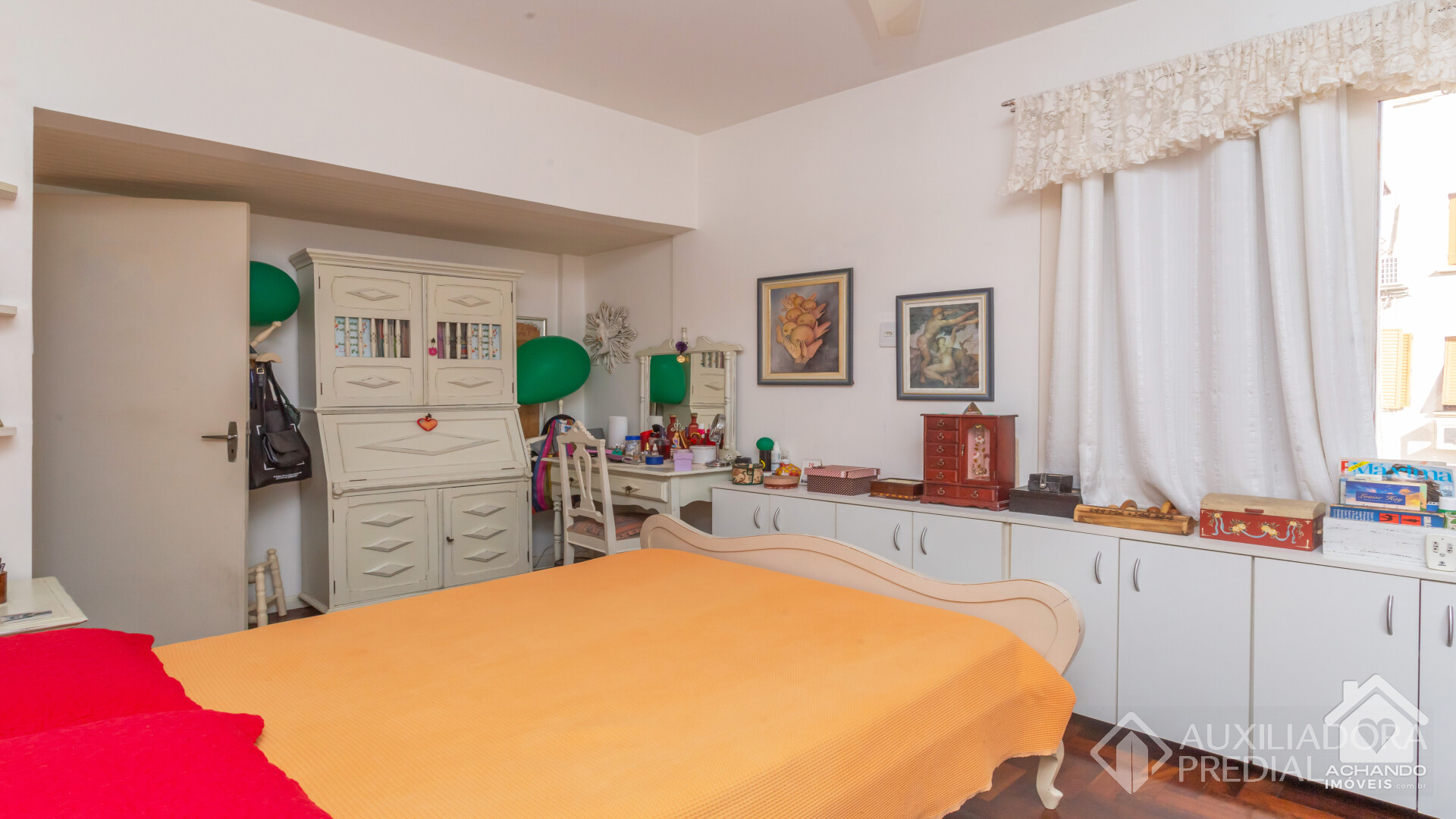 Apartamento no  Bom Fim de 2 dormitórios 84m2